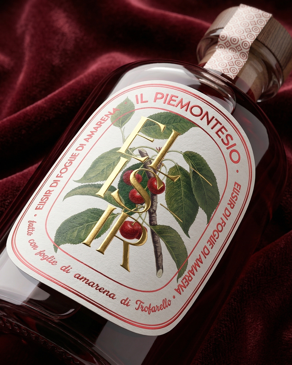 Design etichetta per vino fortificato liquore a base di foglie di amarena con etichetta stile boranico premum lamina oro