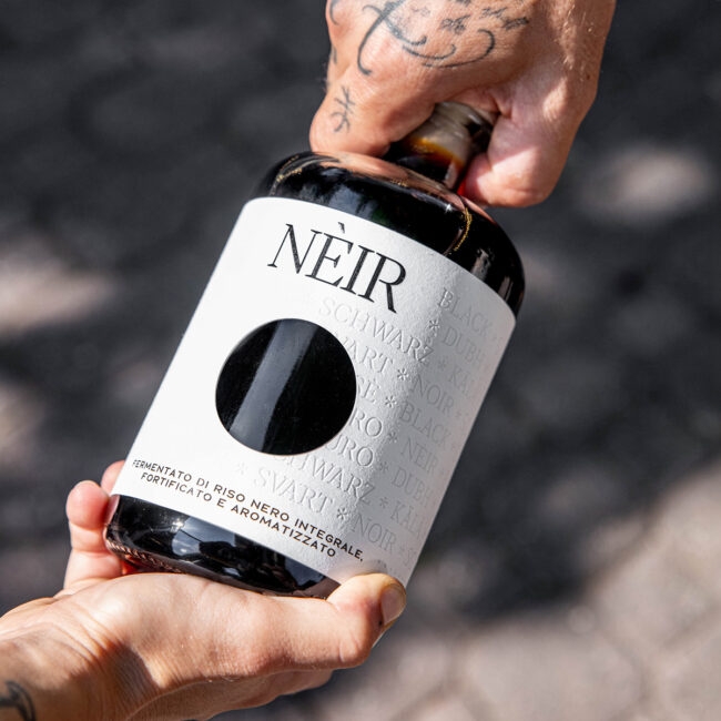 Design etichetta per Spirits Infermento Neir con etichetta embossing