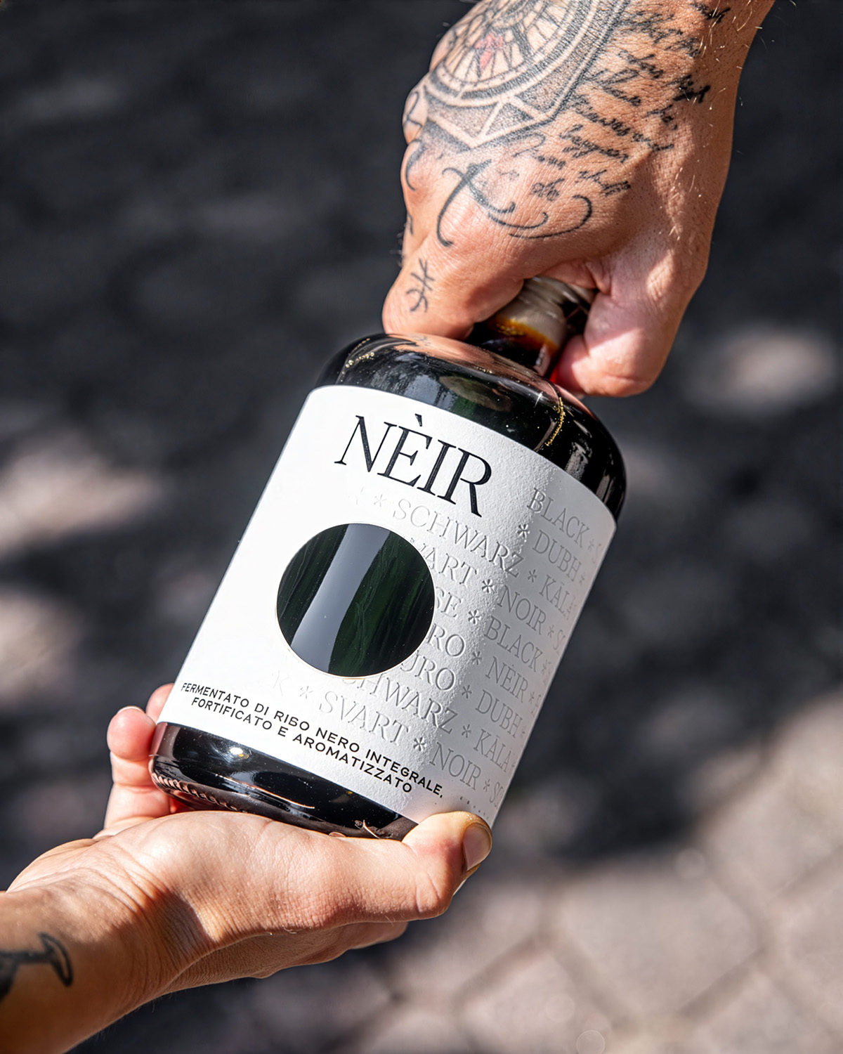 Design etichetta per Spirits Infermento Neir con etichetta embossing